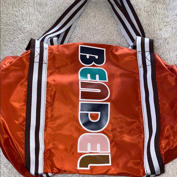 ✨Limited Edition✨ NWOT Henri Bendel Gym Bag - Picture 6 of 9